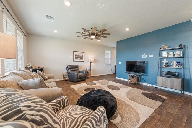 Building Photo - 205 Strand Ln