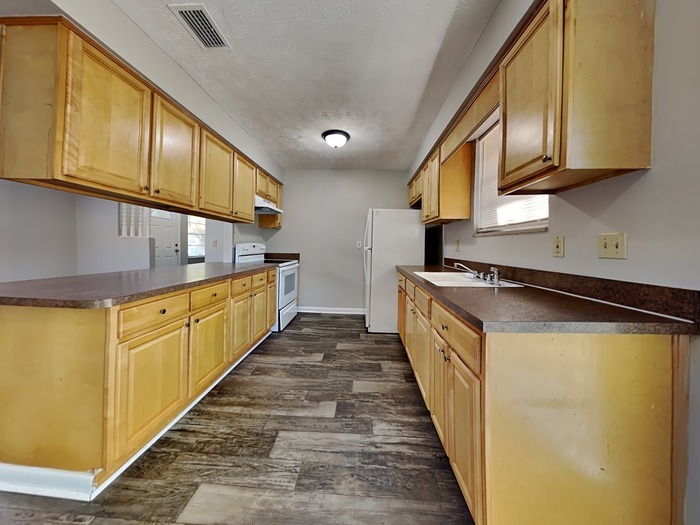 Building Photo - 8349 Pembrook Ct