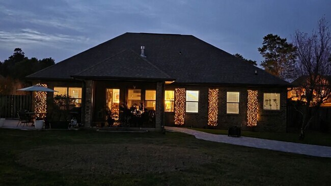 Building Photo - 12001 Squirrel Dr