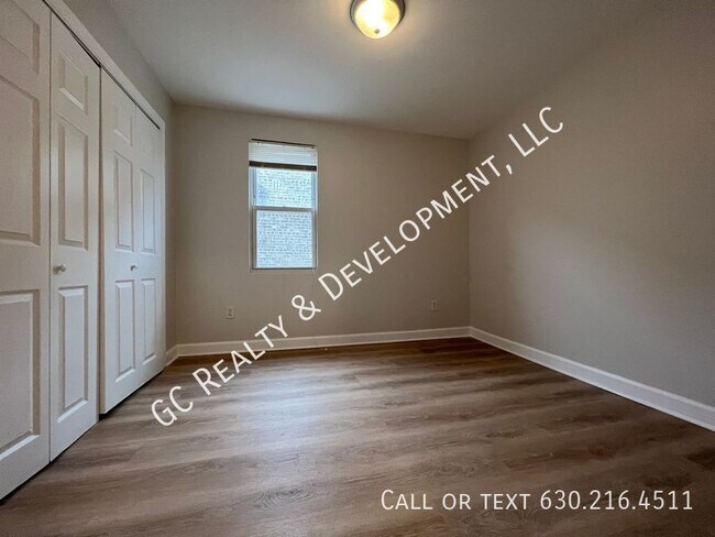 Building Photo - 2624 N Springfield Ave