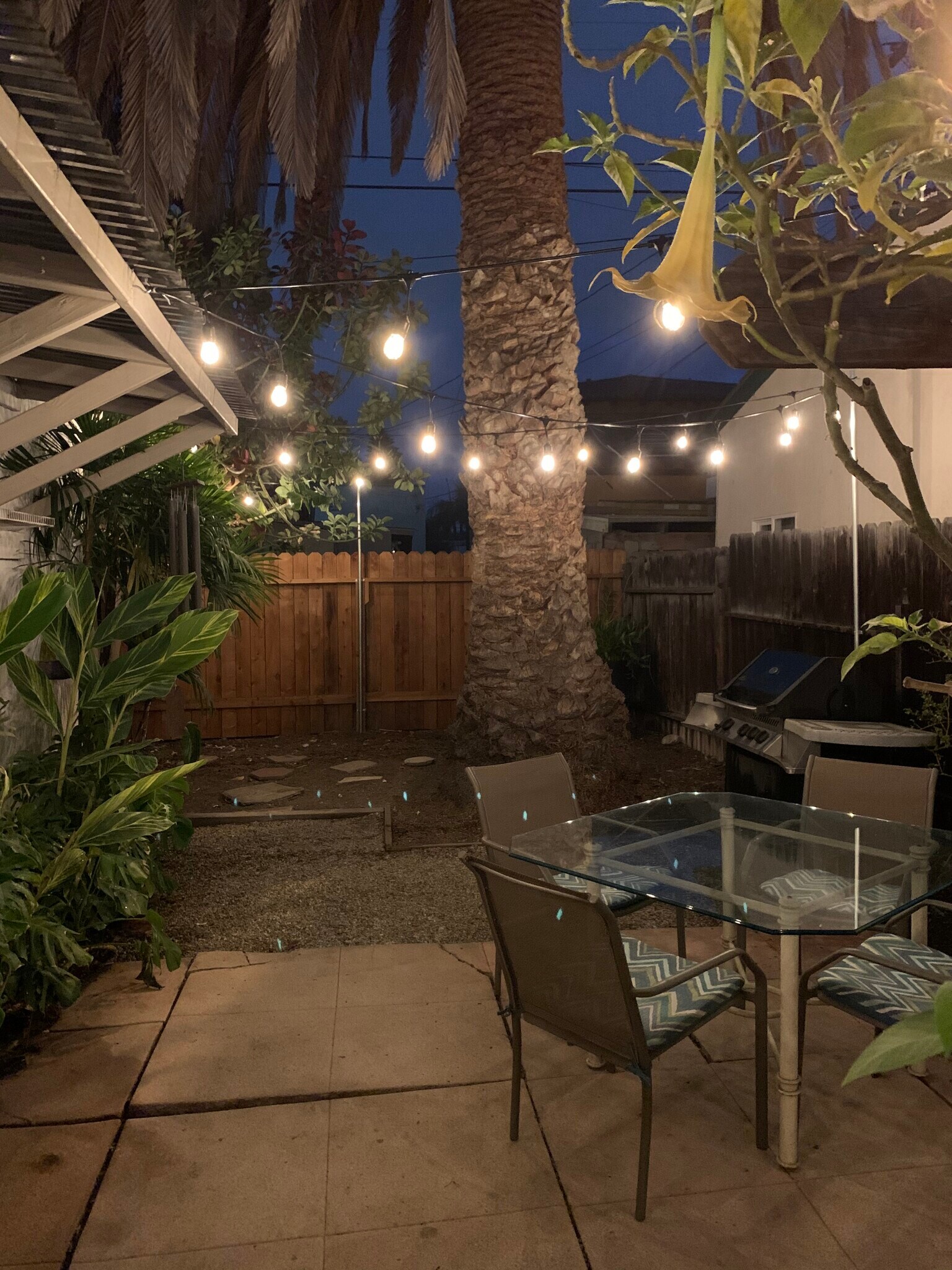 Building Photo - 2135 S Cloverdale Ave