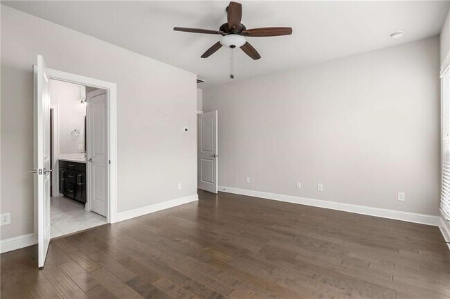 Building Photo - 4312 Parkside Pl