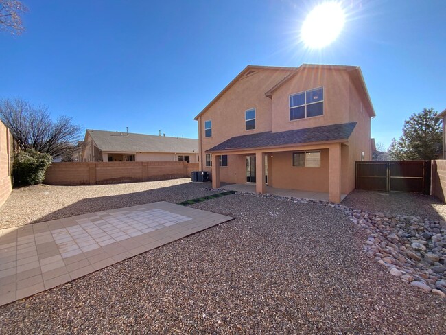 Building Photo - 4 Bedroom Home Available Near Unser Blvd N...