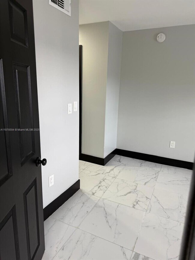 Building Photo - 6921 SW 129th Ave