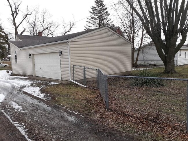 Building Photo - 2 bedroom 1 bath