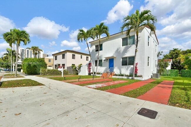 Building Photo - 3521 SW 16th St