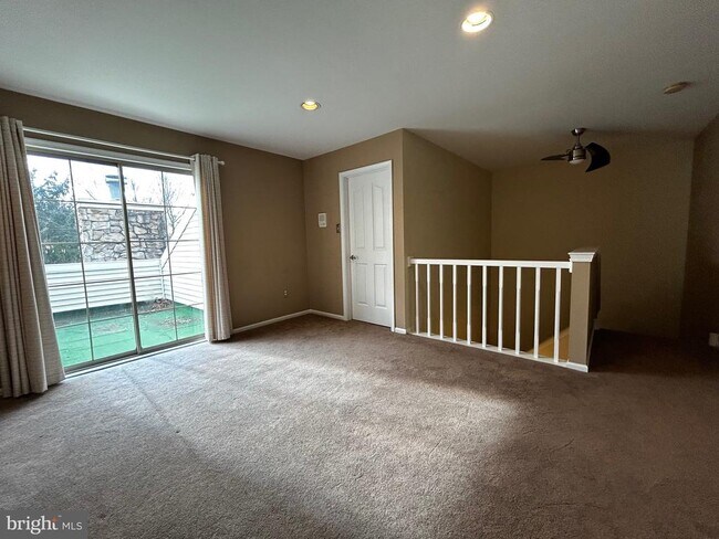 Building Photo - 1410 Stratford Ct