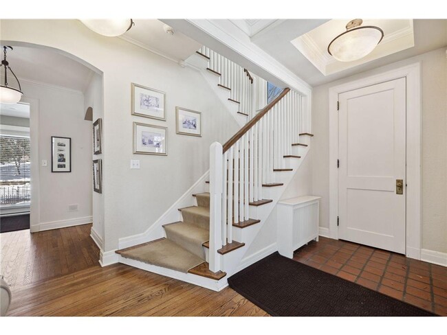 Building Photo - 2810 W Lake of the Isles Pkwy