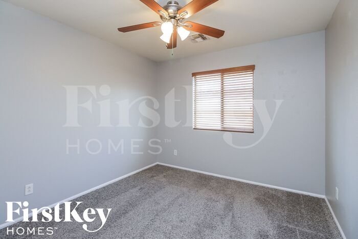 Building Photo - 375 W Jersey Way