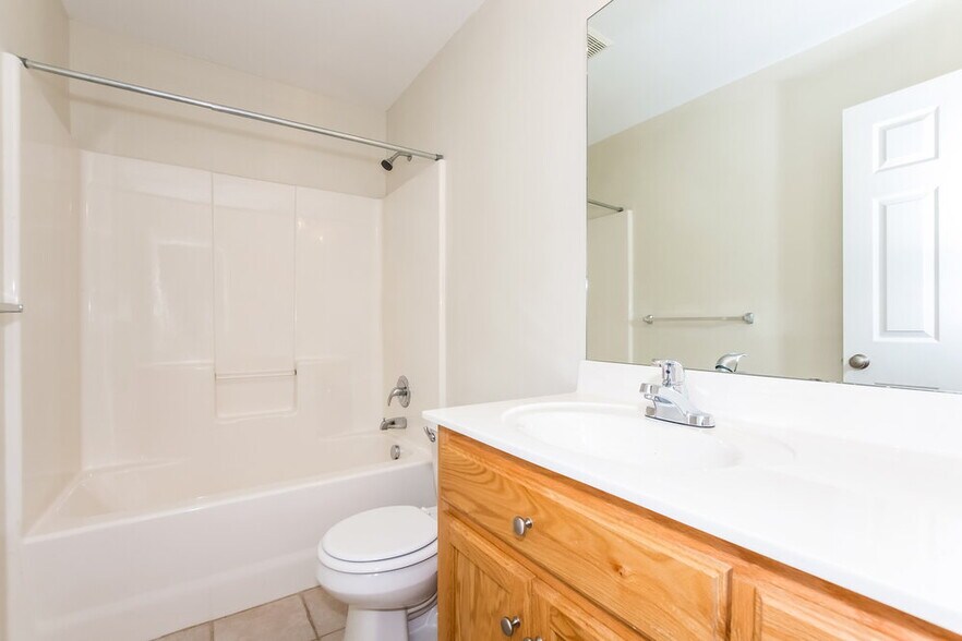 Building Photo - 2970 Deep Cove Dr NW