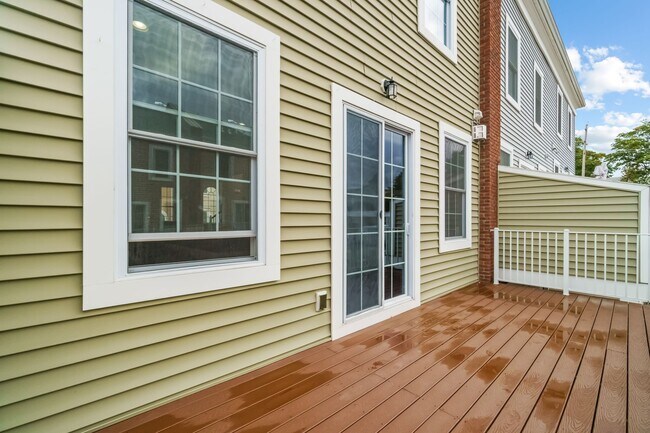 Building Photo - 205 Roosevelt Dr