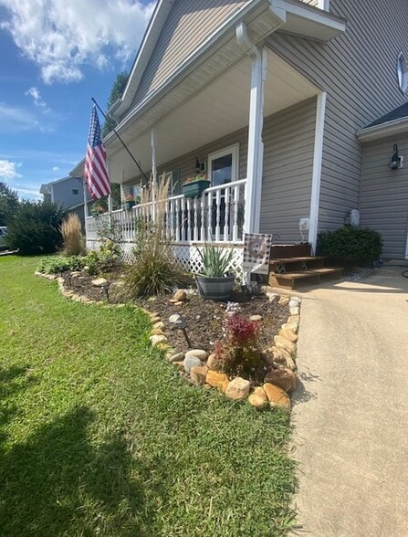 front of house - 25 Mill Stone Dr