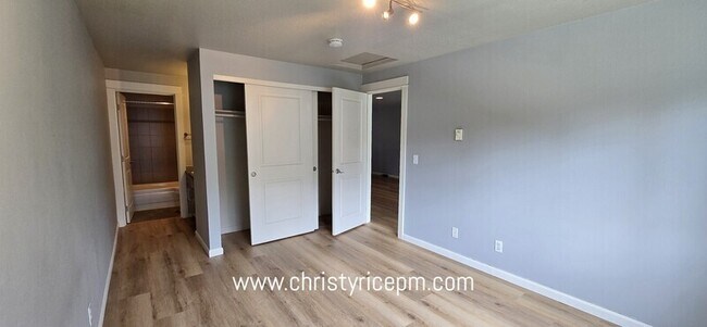 Building Photo - 718 Kirkland Cir