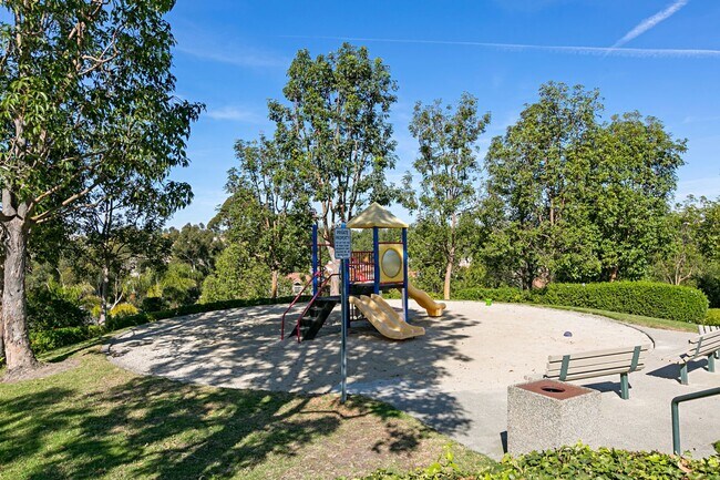 Building Photo - Move-In Special - 50% Off First Month’s Rent! Beautiful End Unit Condo with Overlook of Park and ...