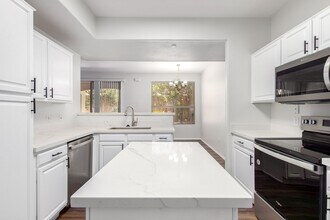 Building Photo - North Scottsdale Large 3 bed condo with attached 2 car garage, 1st floor unit