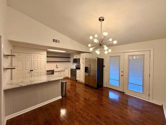 Building Photo - 602 Bellevue St