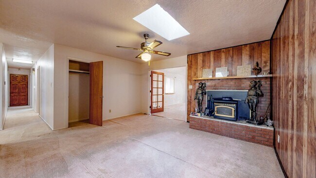 Building Photo - NORTH VALLEY 3 Bedroom  2 Bath
