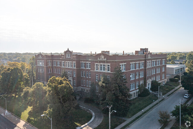 Centered in the former Westport Middle School and High School campuses at 39th and McGee - The Residences at Park 39