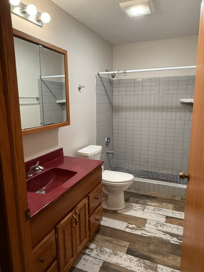 Building Photo - 619 Rose St