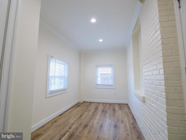 Building Photo - 2828 Buena Vista Terrace SE