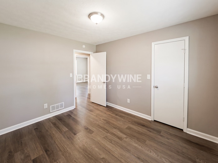 Building Photo - 2150 Moon Dr SW