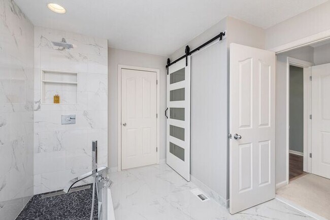 Building Photo - Stunning 6 Bed 3.5 Bath Carmel Home With Finished Basement an Fenced Yard!