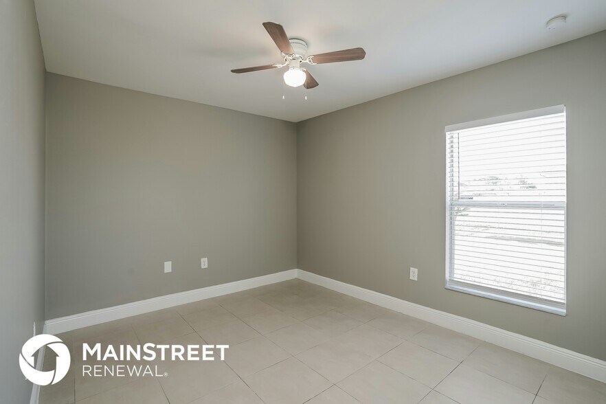 Building Photo - 2701 36th St SW