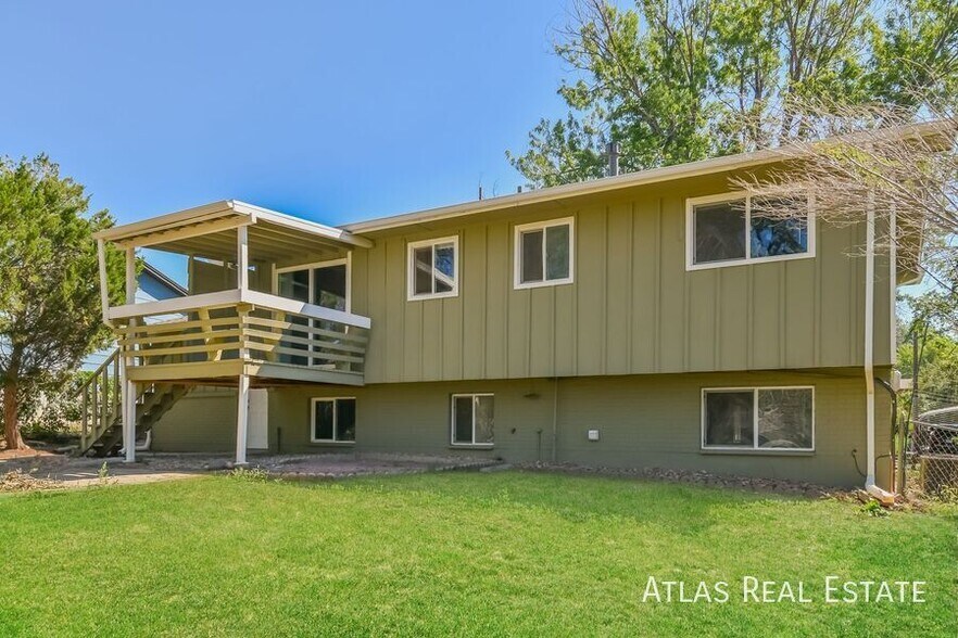 Building Photo - 524 Rowe Ln