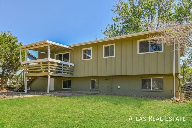 Building Photo - 524 Rowe Ln