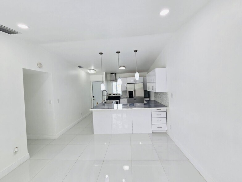 Building Photo - 20845 Grouper Dr