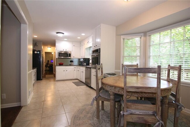 Building Photo - 3571 Sunderland Cir NE