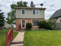 Building Photo - Charming 3 Bedroom Home With Fireplace and 2-Car Garage in Moline!