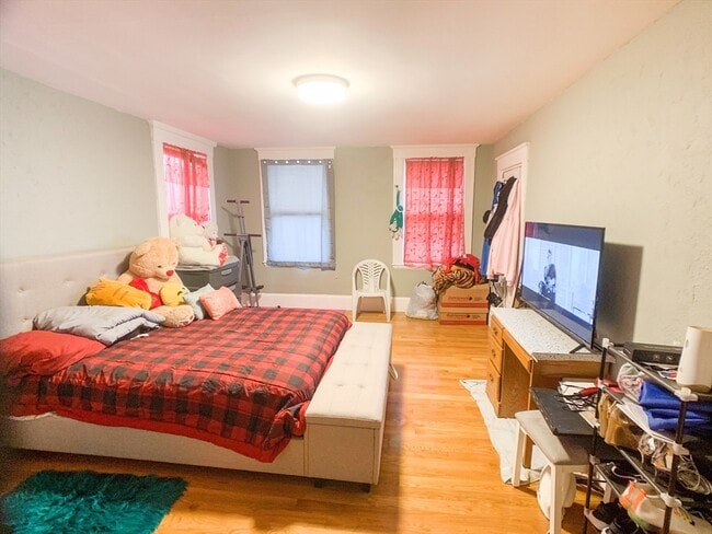 Building Photo - 6 Webster St