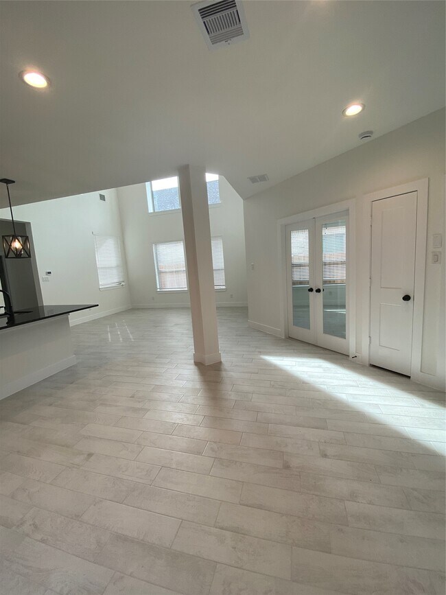 Building Photo - 31323 Balsam Hawk Ln