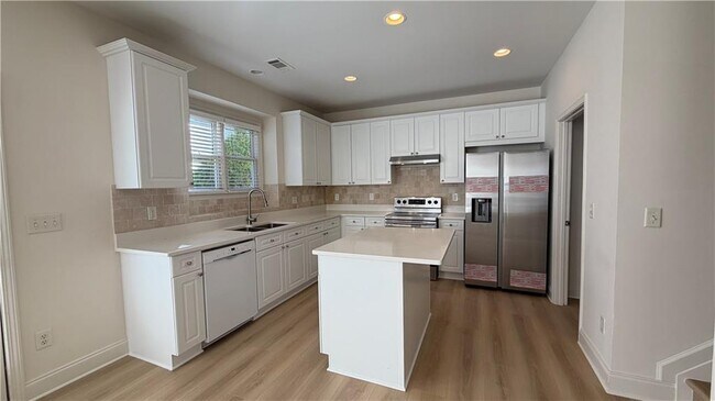 Building Photo - 4005 Lost Oak Ct