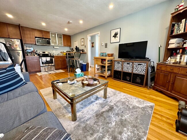 Primary Photo - 50 Gardner St