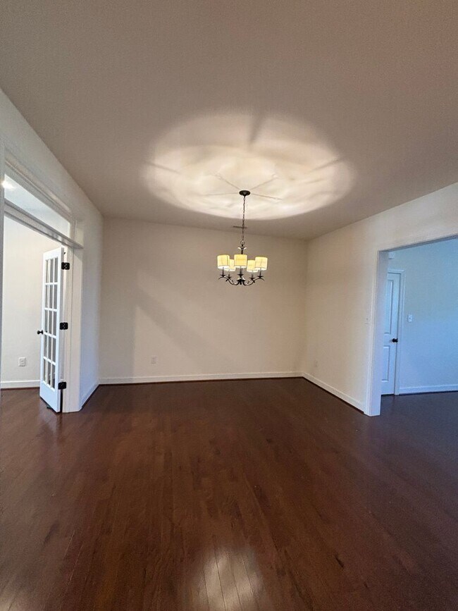 Building Photo - 4816 Village Walk