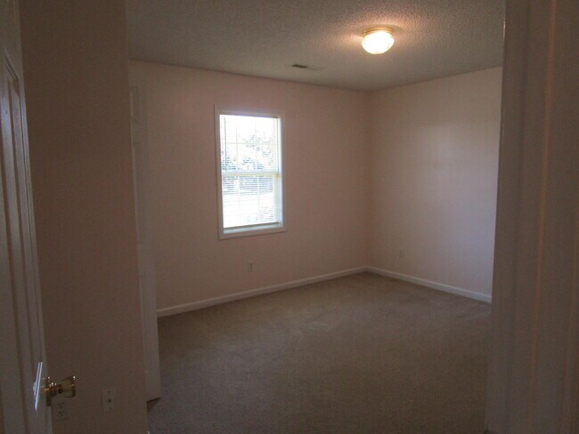 Building Photo - 2555 Nicholson Dr