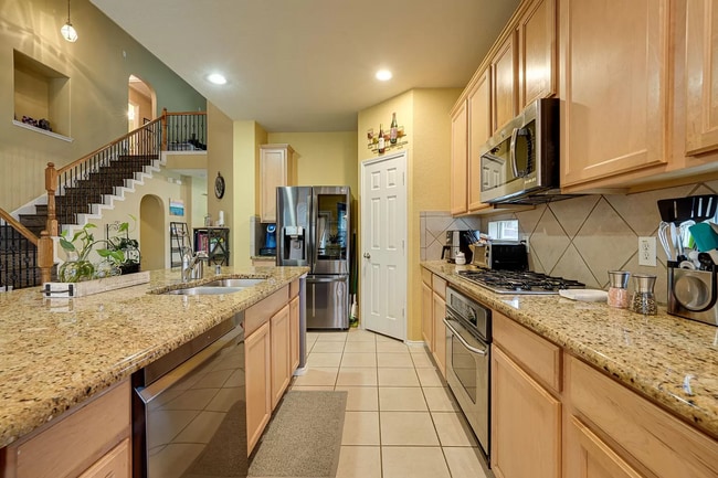 Building Photo - 5517 Crimson Oaks Dr