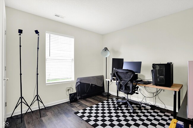 Building Photo - 5549 Wild Horse Dr