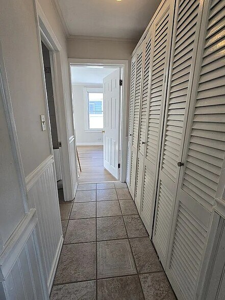 Building Photo - 84 Rollstone Ave