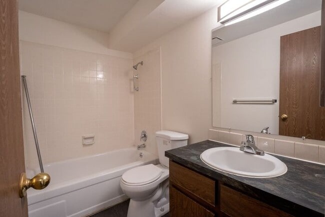 Building Photo - Spacious 2 Bedroom 1 Bath Near CSU and Old...