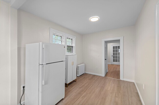 Building Photo - 2215 N Wood Ave