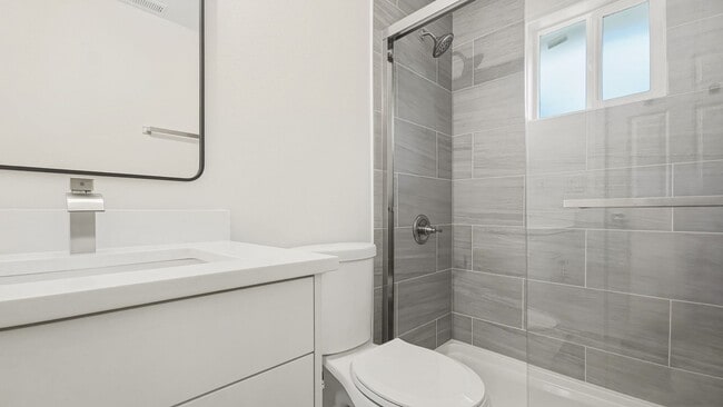 Building Photo - Fully Remodeled 2 Bed 2 Bath Front Unit in Prime Lynnwood Location