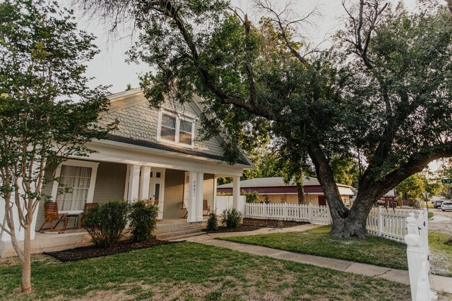 Building Photo - 3728 Homan Ave