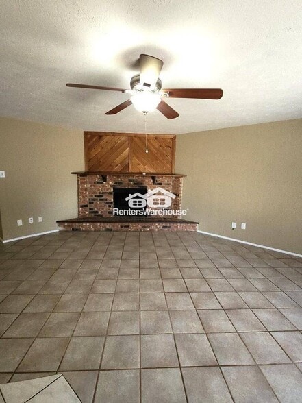 Building Photo - 24310 Rockin 7 Dr