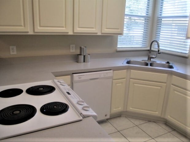 Building Photo - 1720 Hunters Ridge Rd