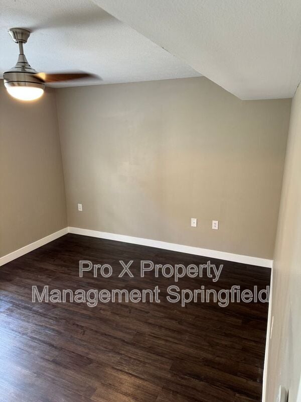 Building Photo - 2121 Southfork Dr