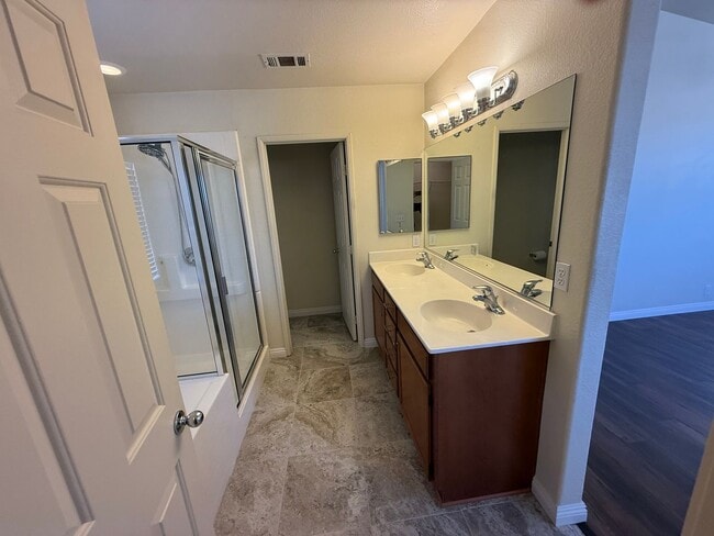 Building Photo - Beautiful Home In Apple Valley Vineyards-4...
