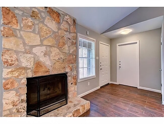 Building Photo - 3821 Alexandria Dr